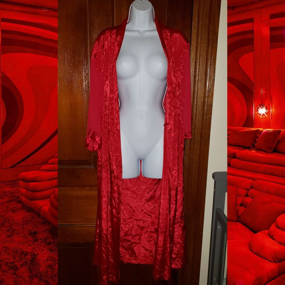 VERY SEXY Red robe